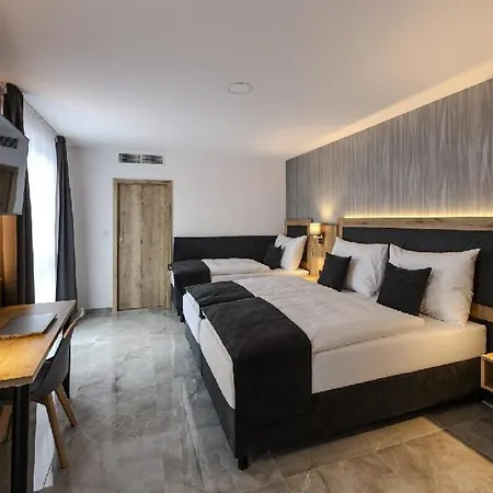 Triska Hotell *